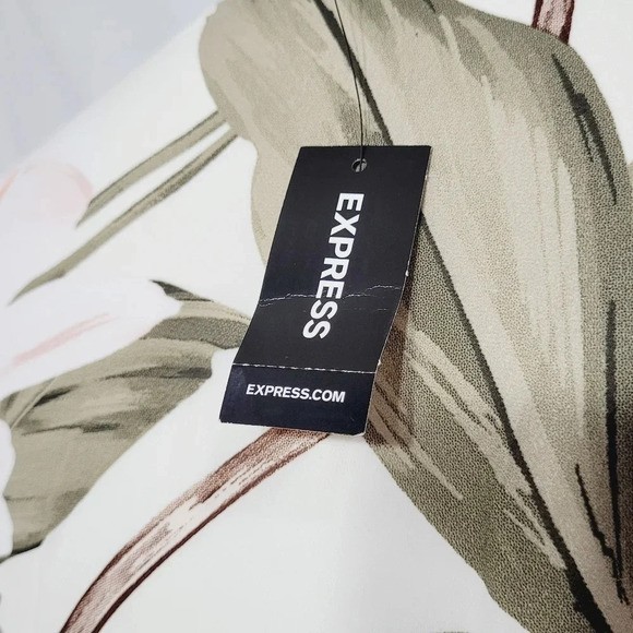 XS X-SMALL Express Ruffled CrossOver Surplice Floral Blouse NWT - Picture 8 of 12